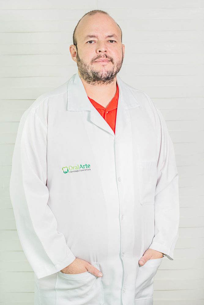 Dr Eduardo Ernesto Denis - Oral Arte Odontologia
