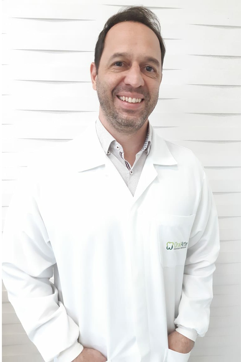 Dr Tiago M Brando - Oral Arte Odontologia